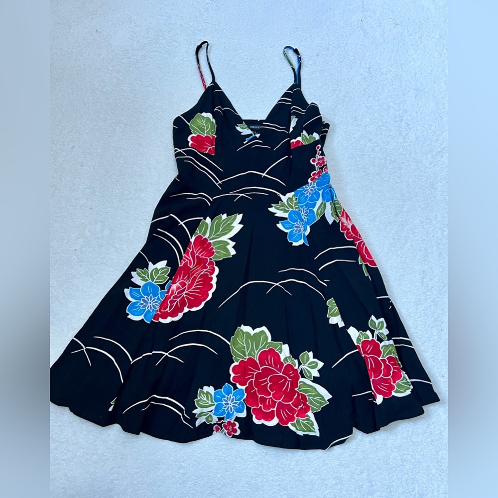 Forever21 NWT Black Floral V-Neck Mini Dress - Small - Picture 2 of 12